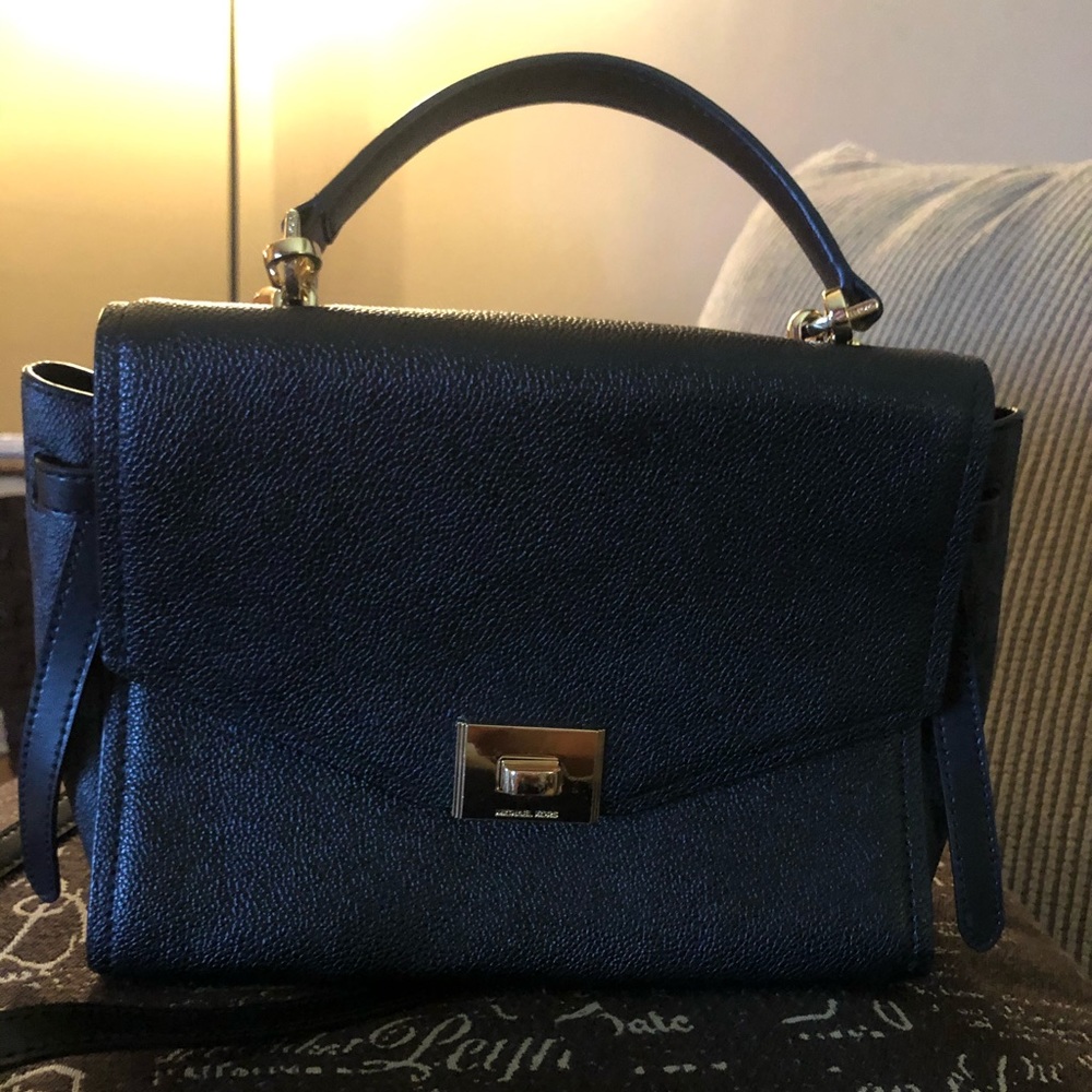 Sold-💯 Authentic Michael Kors crossbody handbag
